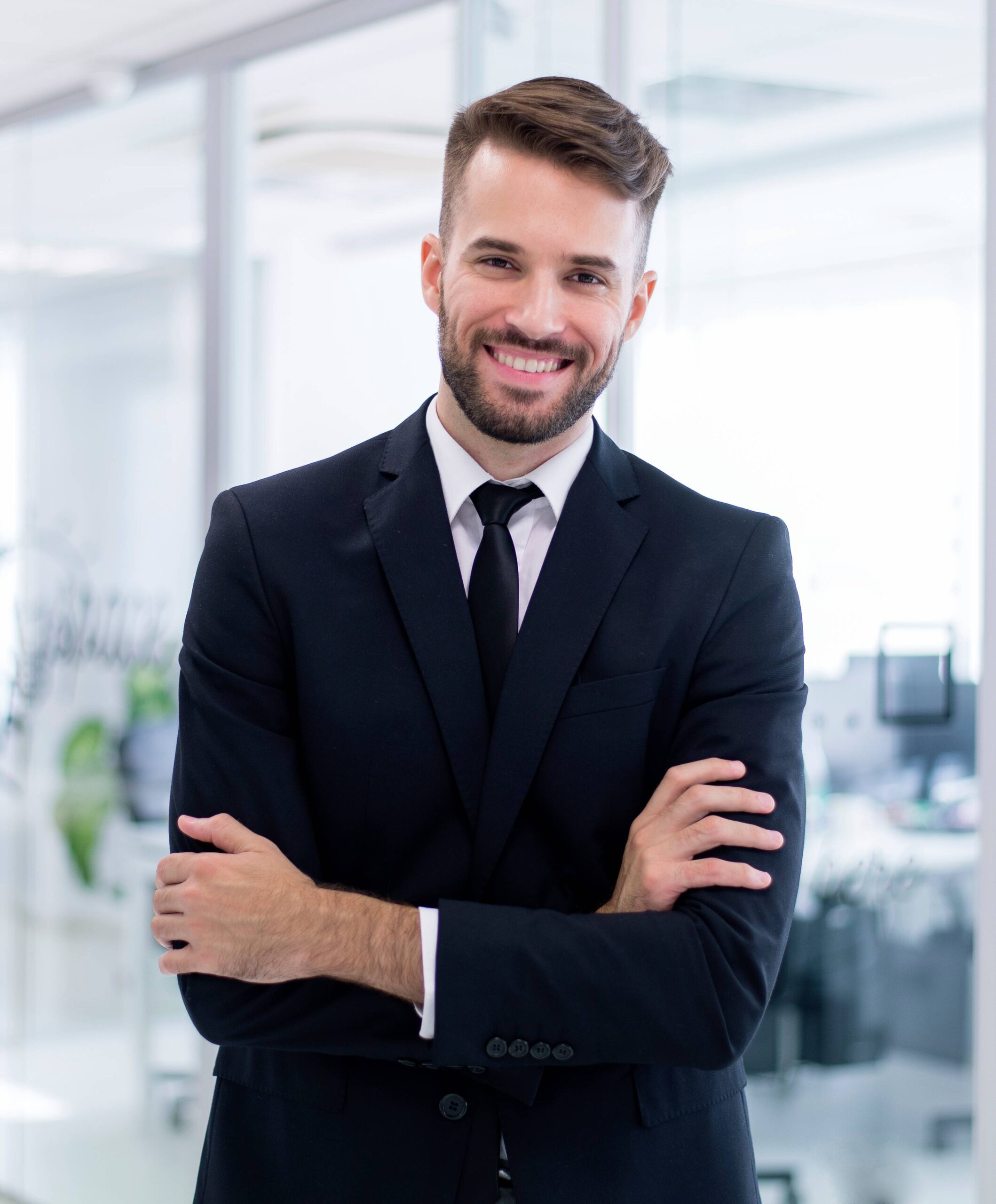 Smiling-man-with-crossed-arms - V2 - Rupetta Consultancy - Rupetta Consultancy Rupetta Consultancy - Man