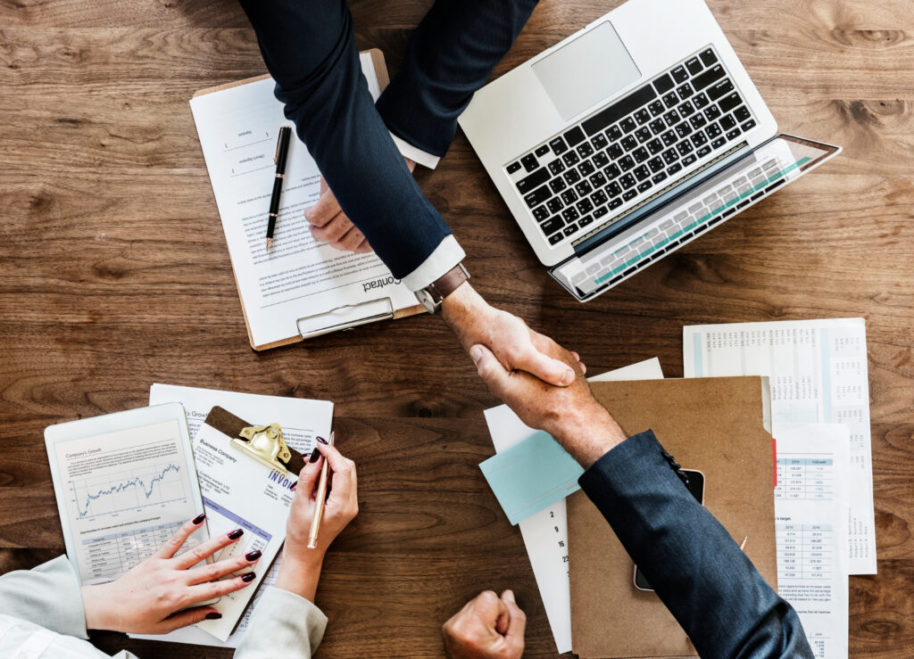 Business-people-shaking-hands-together - Rupetta Consultancy - Rupetta Consultancy Rupetta Consultancy - B2B Social Media Service