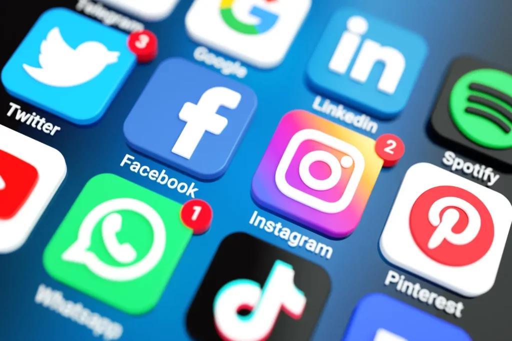 Social-media-icons-logos-applications-mobile-phone-screen-3d - Rupetta Consultancy - Rupetta Consultancy Rupetta Consultancy - Social Media Management Service